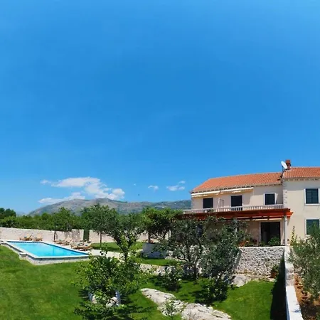 Antonija - Four-bedroom With Terrace And Private Pool Čilipi