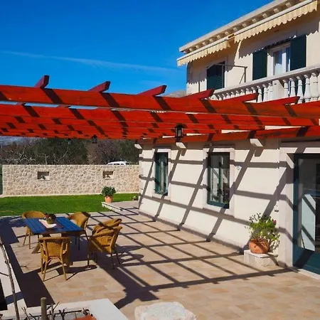 Villa Antonija - Four-bedroom With Terrace And Private Pool Čilipi