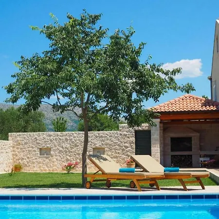 Antonija - Four-bedroom With Terrace And Private Pool * Čilipi
