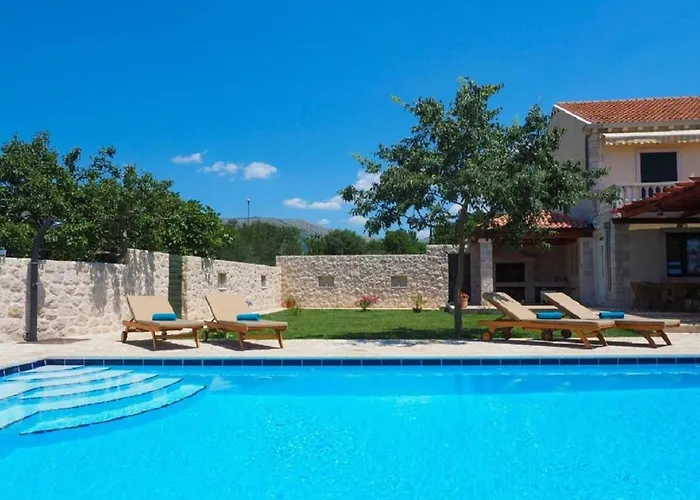 Villa Antonija - Four-bedroom With Terrace And Private Pool Čilipi