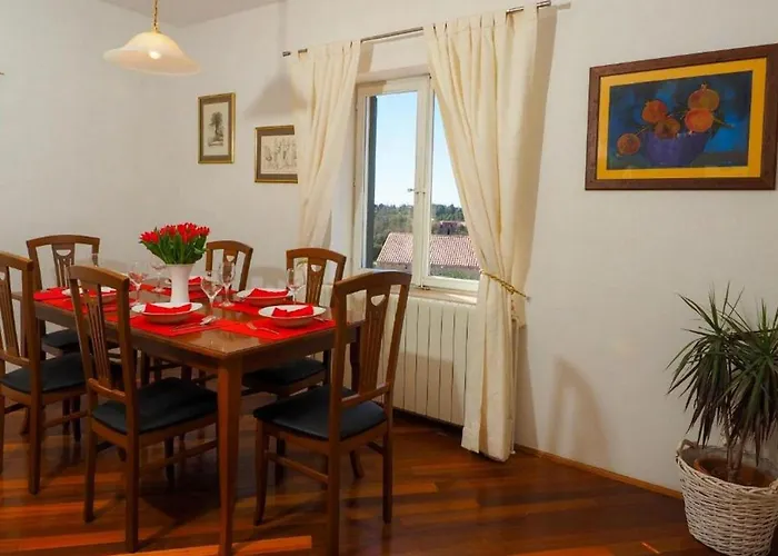 Villa Antonija - Four-bedroom With Terrace And Private Pool Čilipi