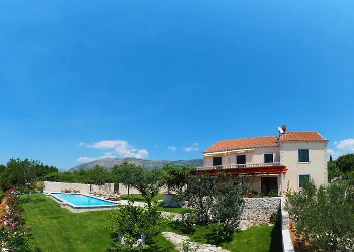 Antonija - Four-bedroom With Terrace And Private Pool Čilipi