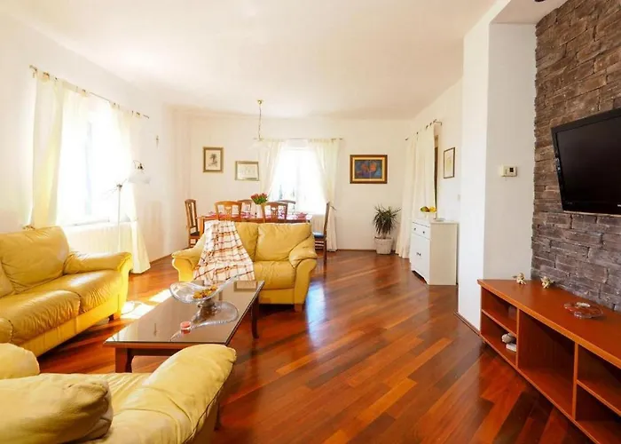 Villa Antonija - Four-bedroom With Terrace And Private Pool Čilipi