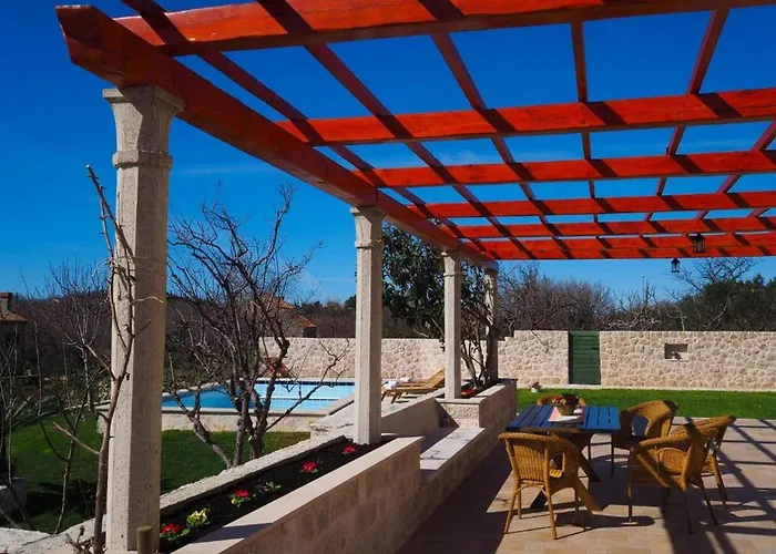 Antonija - Four-bedroom With Terrace And Private Pool Čilipi