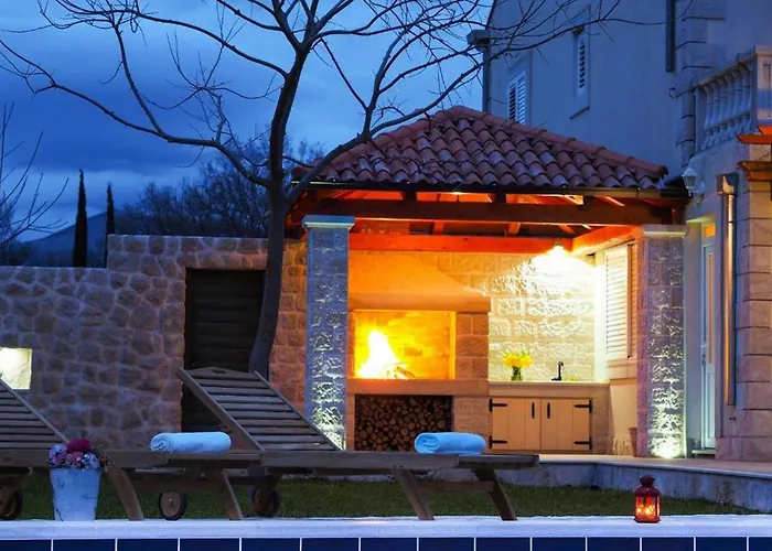 Antonija - Four-bedroom With Terrace And Private Pool Villa Čilipi