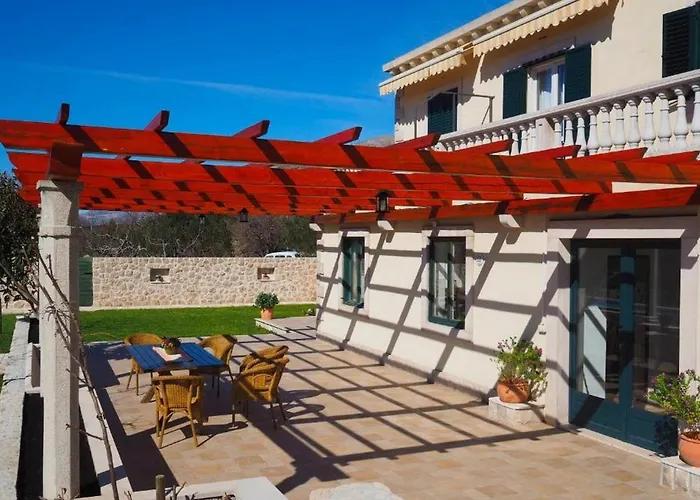 Villa Antonija - Four-bedroom With Terrace And Private Pool Čilipi