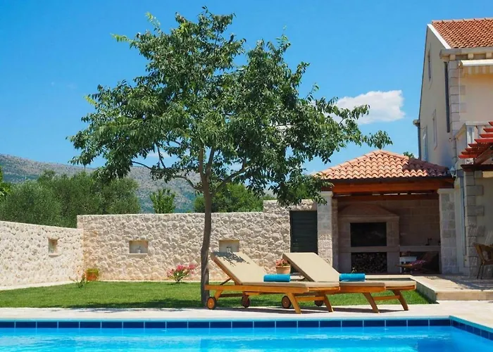 Antonija - Four-bedroom With Terrace And Private Pool * Čilipi